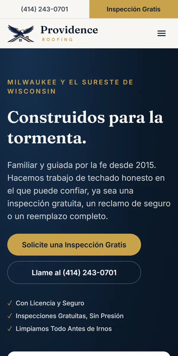 La página en español de Providence Roofing, un techador en Wisconsin, vista en un celular.